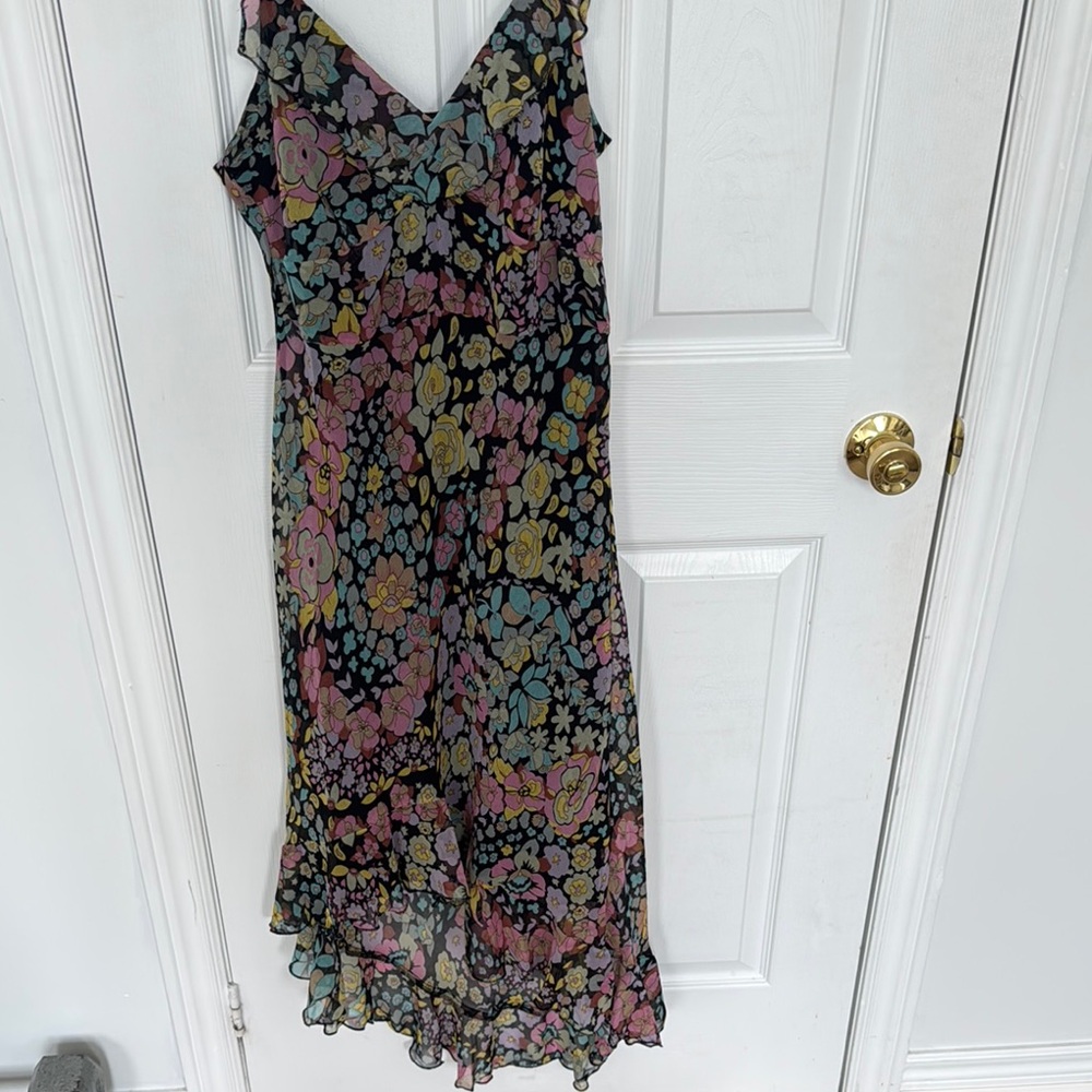 Chic Floral V-Neck Midi Dress
